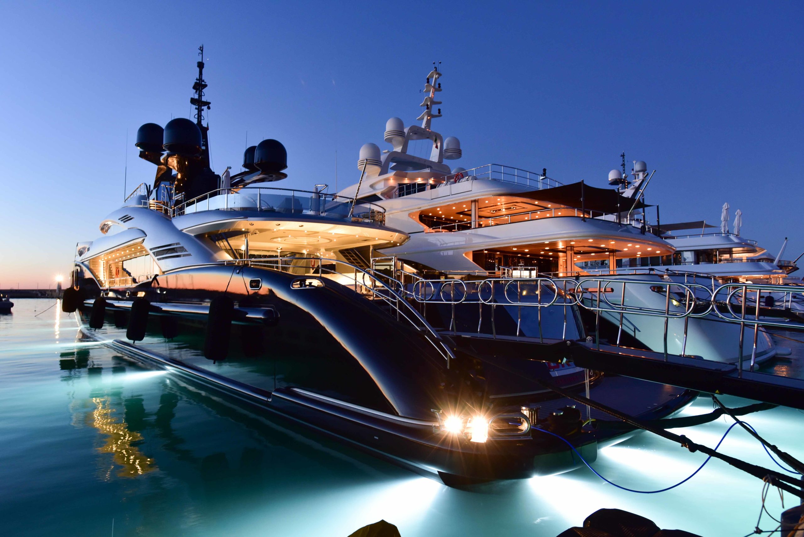 luxury-super-yacht-night-life-antigua